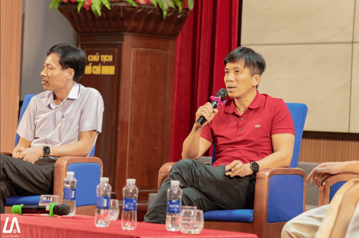Chủ tịch Siêu Việt Group Phan Minh Tâm giao lưu với sinh viên