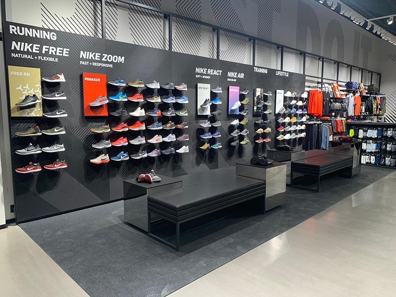  Nike c&oacute; k&ecirc;nh ph&acirc;n phối v&ocirc; c&ugrave;ng đa dạng 