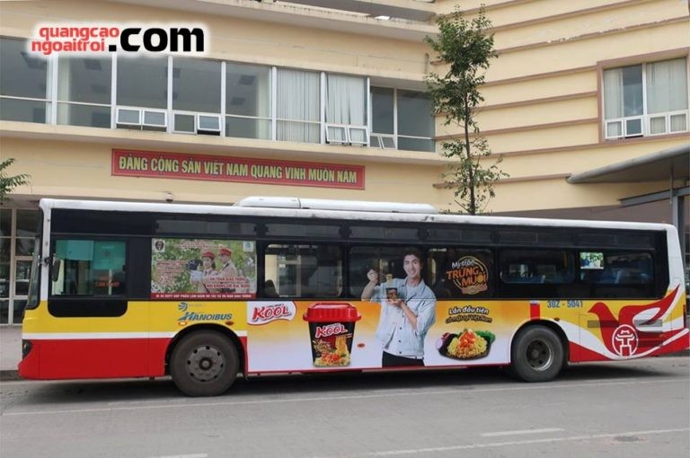 Mỳ Kool triển khai dán quảng cáo tràn kính xe bus