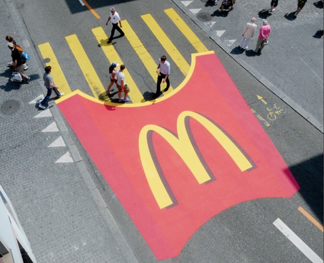Vạch qua đường cho người đi bộ theo phong cách McDonald's