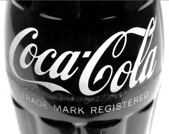 Coke qua những b&agrave;n tay của designer