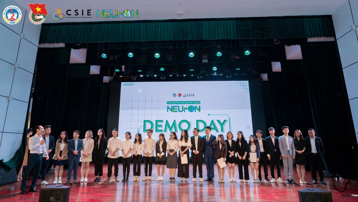 TOP 5 nhận giấy chứng nhận tốt nghiệp chương trình ươm tạo NEUrON 2020