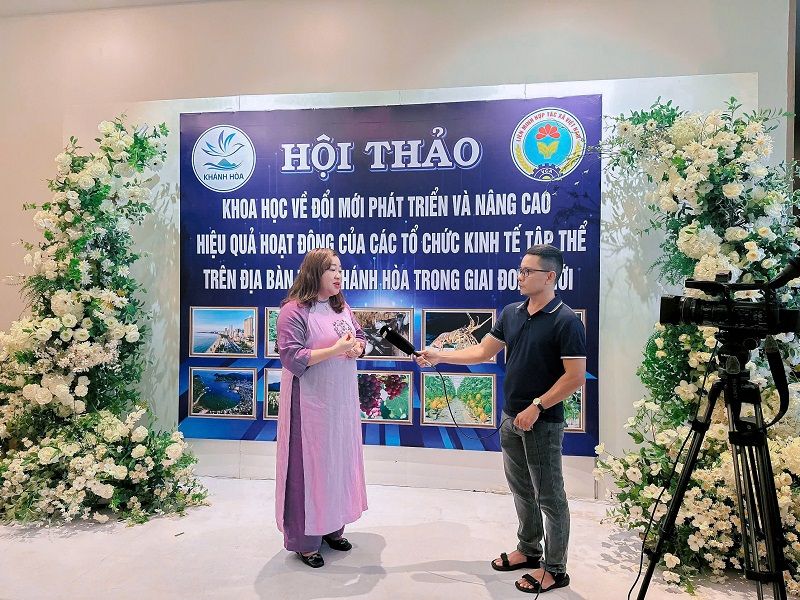 Ms. Thái Thu trả lời phỏng vấn trực tiếp Đài truyền hình tỉnh Khánh Hòa sau quá trình đồng hành đào tạo tập huấn cho các HTX