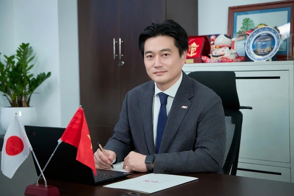 Brand Updates W27-28/2025: Bentley cập nhật logo mới, YouTube chuẩn bị “khai tử” tab “Thịnh hành”