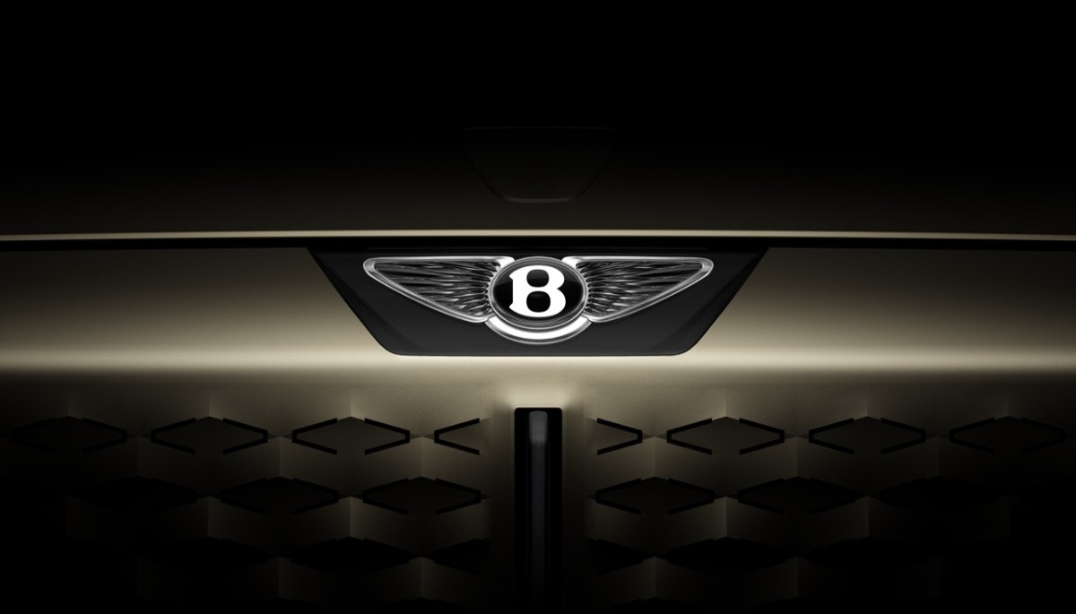 Brand Updates W27-28/2025: Bentley cập nhật logo mới, YouTube chuẩn bị “khai tử” tab “Thịnh hành”