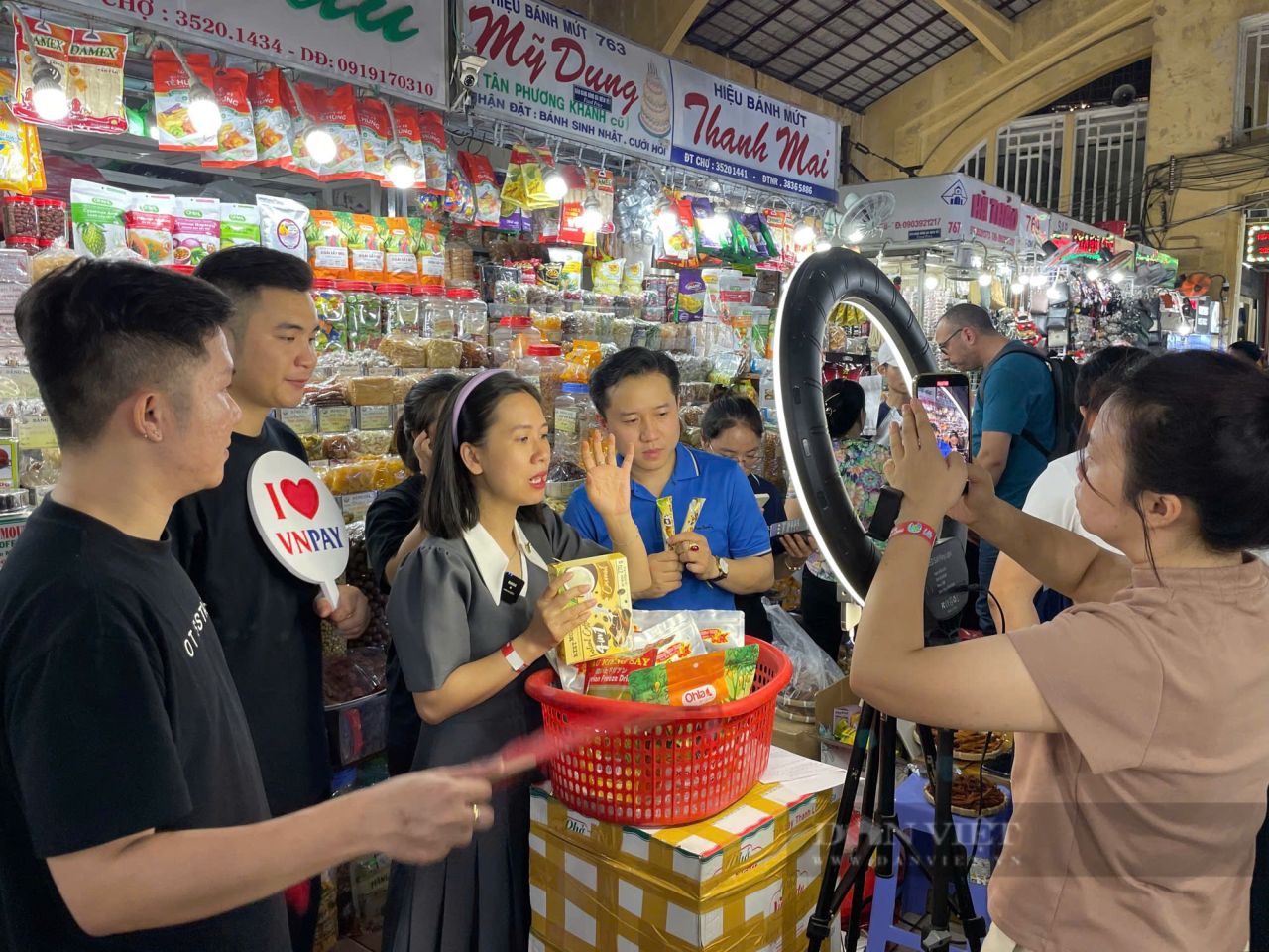 Không còn là Showbiz – Đây là “Localbiz”: TikTok Shop và cuộc chơi của người quen bán hàng