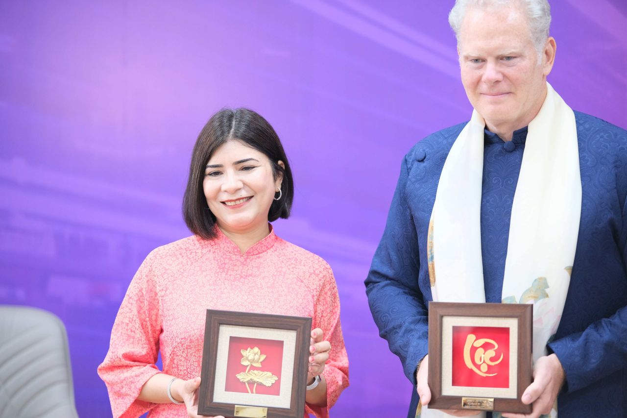 Chủ tịch FedEx Châu Á – Thái Bình Dương: Việt Nam đang trở thành trung tâm logistics và sản xuất hàng đầu Châu Á