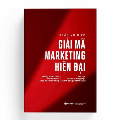 Cuốn sách “Giải Mã Marketing Hiện Đại” ra đời để đưa những nguyên lý ấy đến gần hơn với Marketer Việt Nam một cách rõ ràng, thực tiễn và dễ áp dụng.