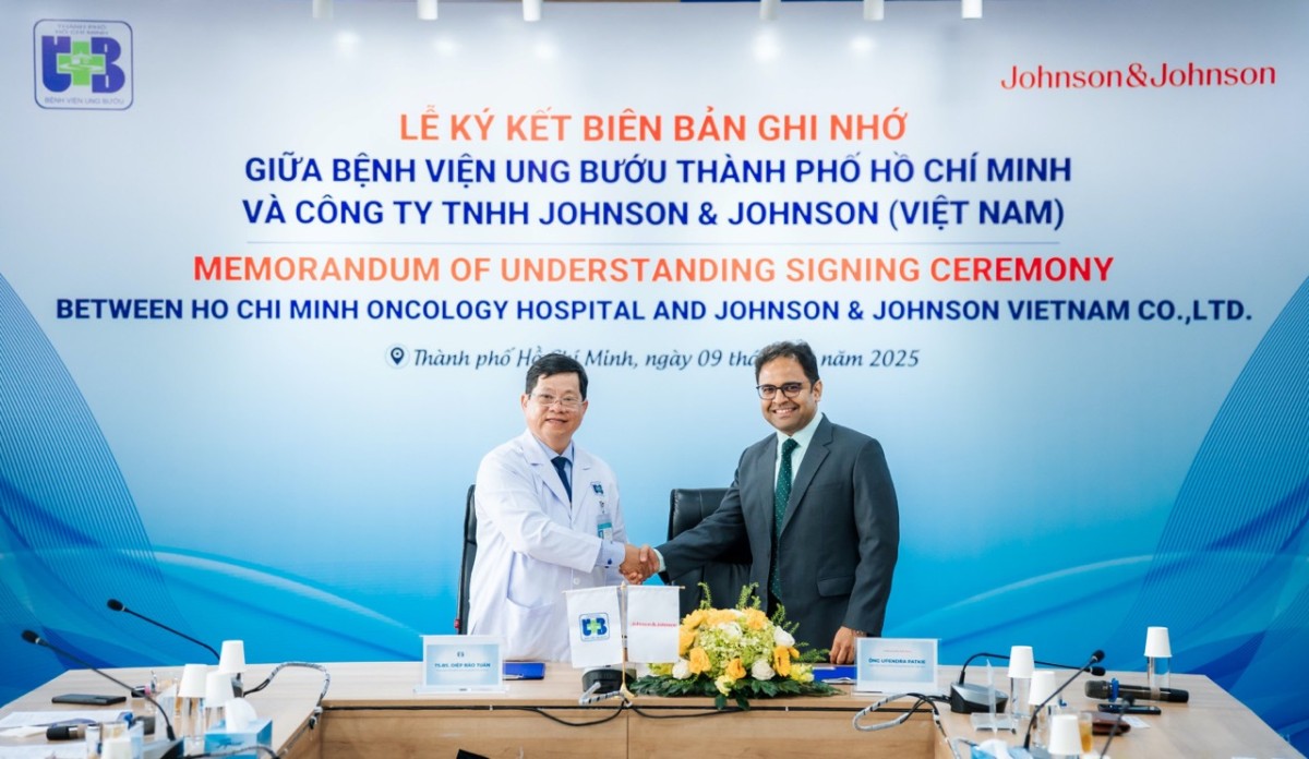 Johnson & Johnson ký Biên bản ghi nhớ hợp tác với Bệnh viện Ung bướu TP.HCM