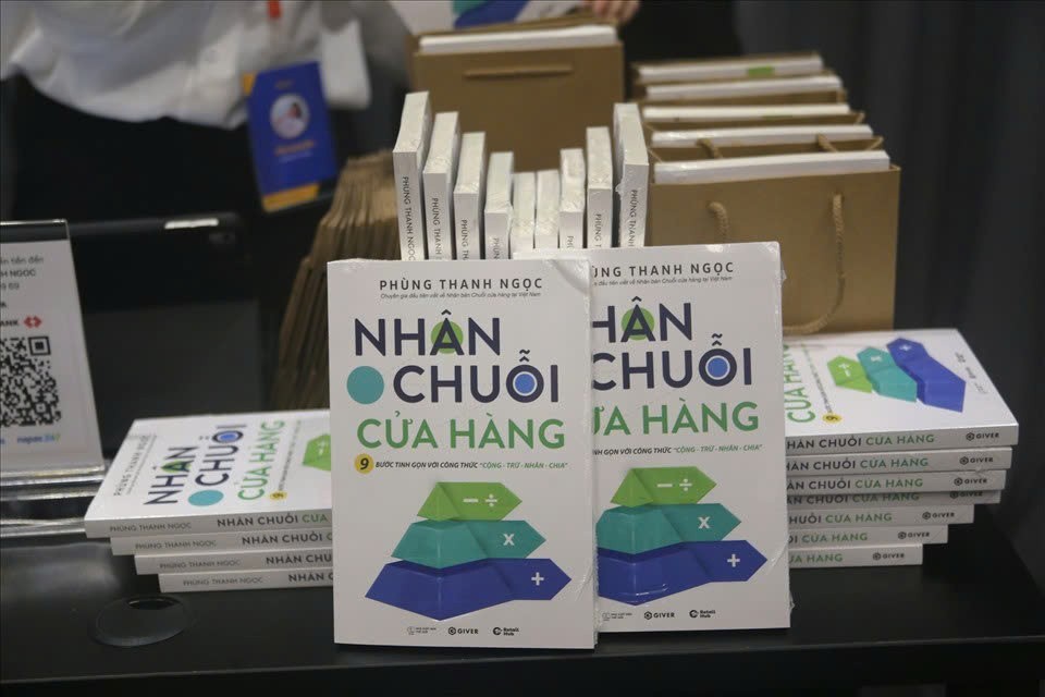 Quyển sách tôi yêu: Nhân chuỗi cửa hàng theo công thức cộng trừ nhân chia