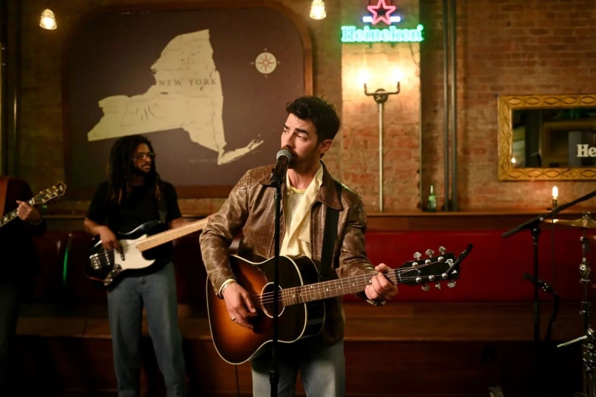 Concert “100% offline” đầy ấn tượng với sự tham gia của ca sĩ Joe Jonas.