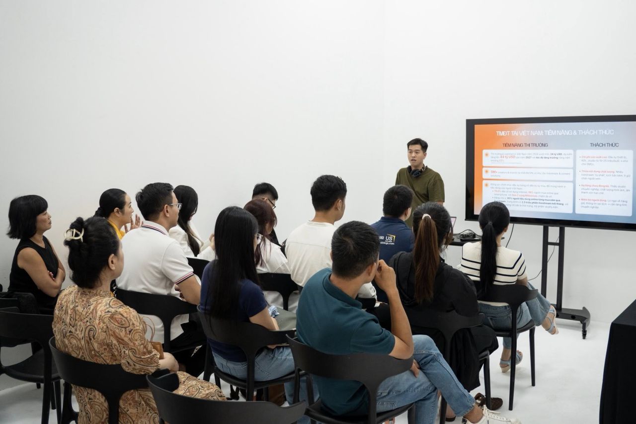 Startup MasterTrack kết nối Nina Live Hub khảo s&aacute;t m&ocirc; h&igrave;nh livestream thực chiến cho startup