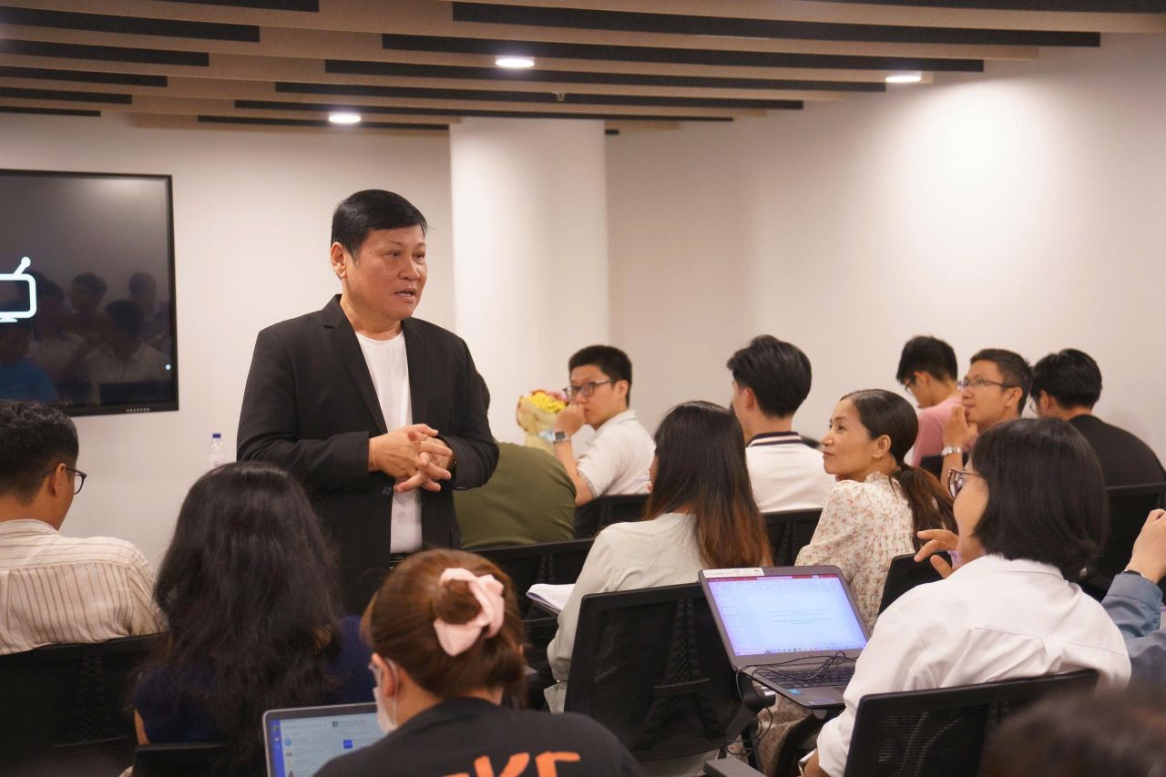 Học vi&ecirc;n Startup MasterTrack rất t&acirc;m đắc với phần chia sẻ của Tiến sĩ Hồ H&aacute;n D&acirc;n