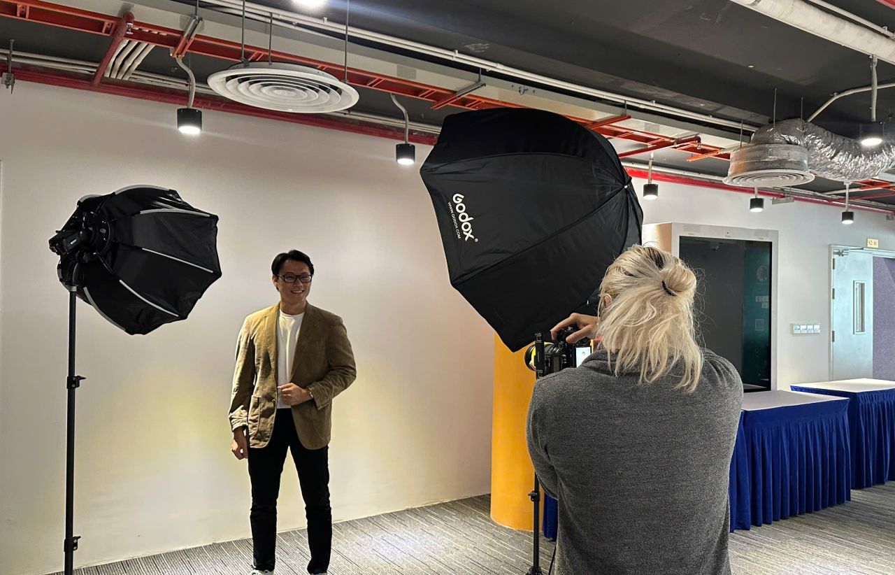 Học vi&ecirc;n Startup MasterTrack được hỗ trợ chụp ảnh profile chuy&ecirc;n nghiệp c&ugrave;ng Unposed Studio