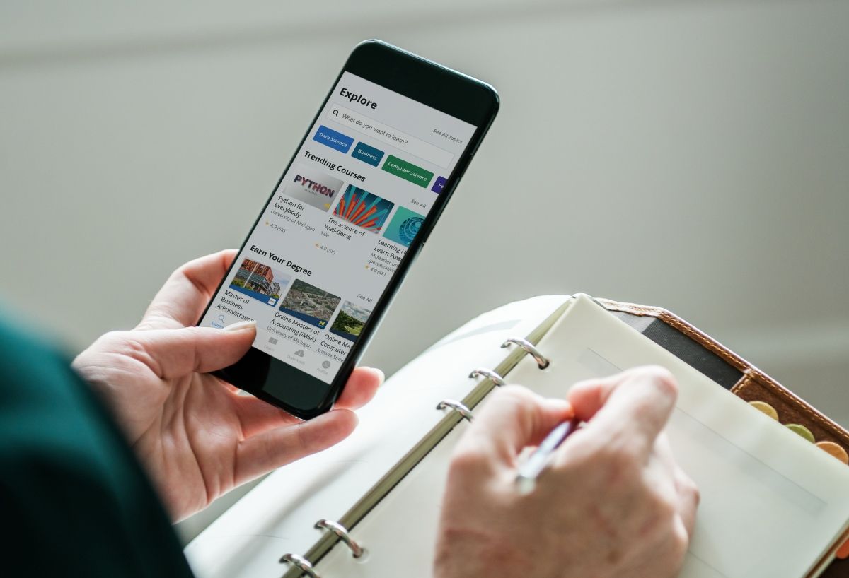 Coursera giới thiệu ch&iacute;nh s&aacute;ch định gi&aacute; theo khu vực