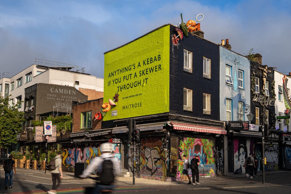 Khi cả mùa hè được “xiên” lên Billboard qua chiến dịch “Let Your Summer Side Out” của Waitrose