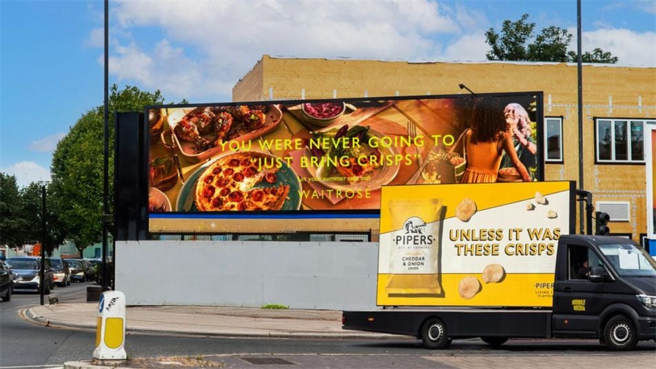 Khi cả mùa hè được “xiên” lên Billboard qua chiến dịch “Let Your Summer Side Out” của Waitrose