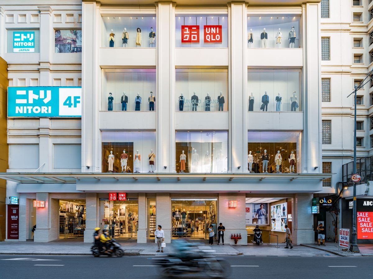 Tính đến tháng 5/2025, UNIQLO có hơn 2.546 cửa hàng tại 25 quốc gia, riêng Nhật Bản chiếm hơn 800 cửa hàng.