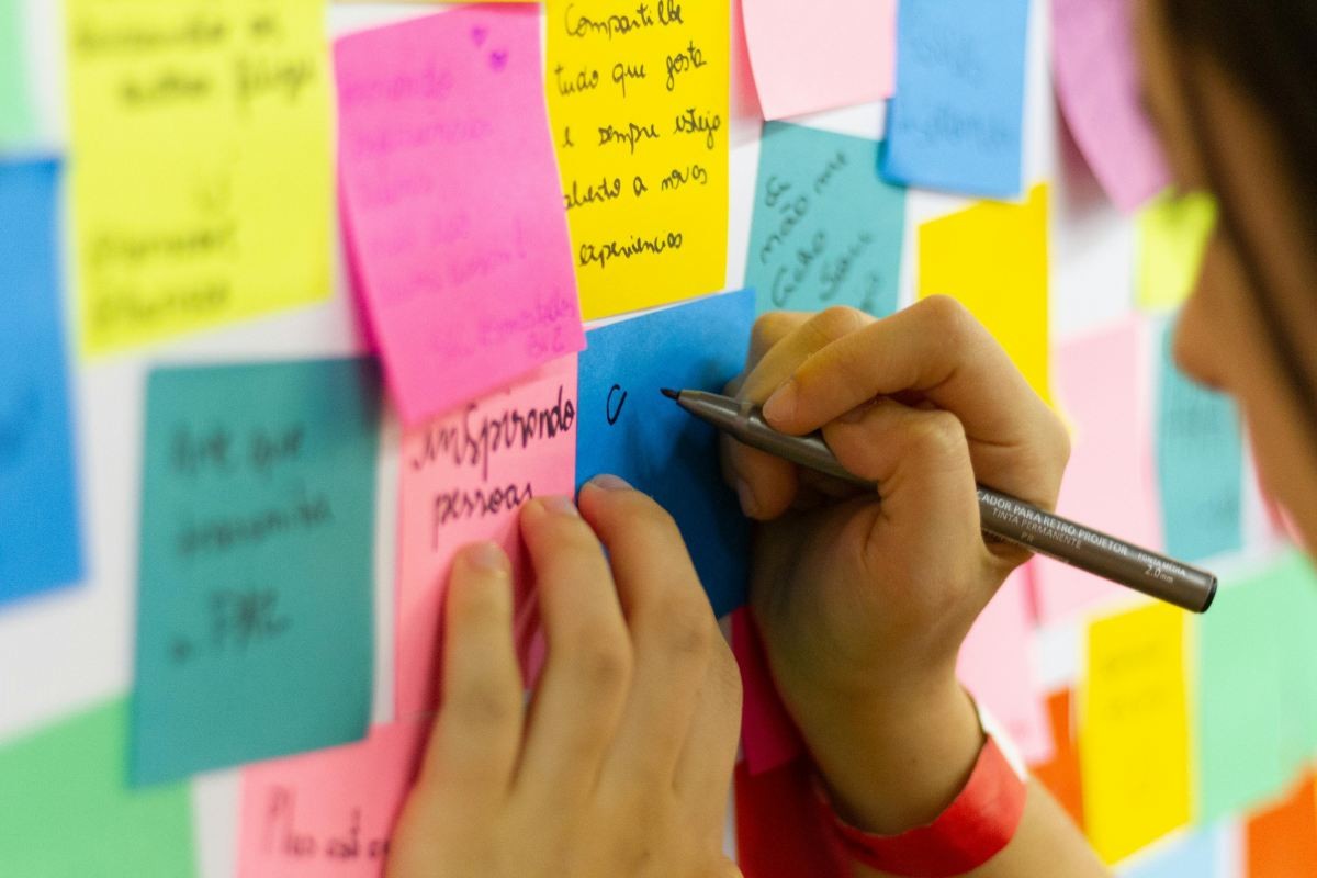 Một marketer giỏi không chỉ biết nói hay, mà biết khiến điều mình tin tồn tại được trong thế giới thực, để chạm vào con người thật.