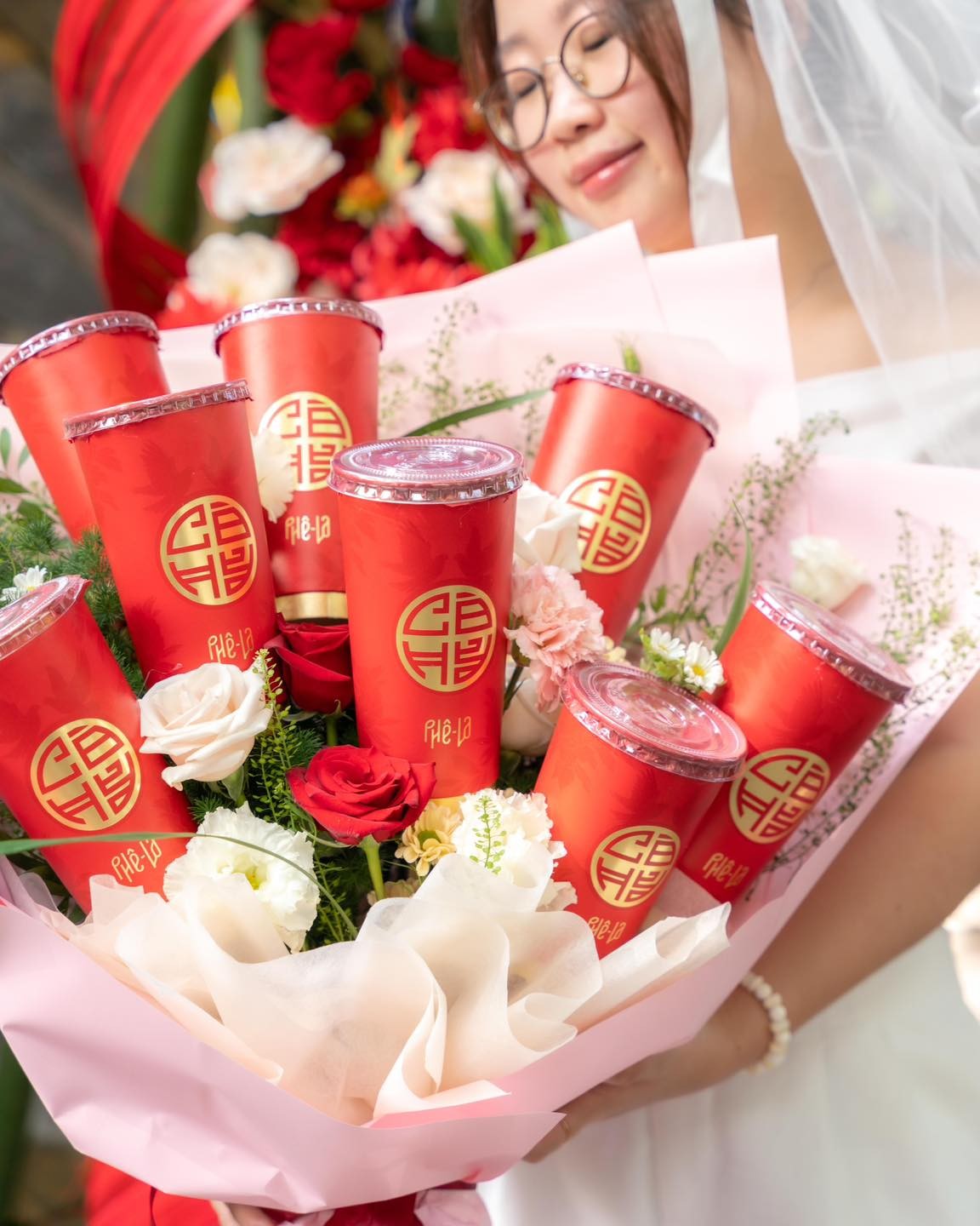 Thương hiệu làm gì mùa 20/10: Phê La dựng rạp cưới, Be cá nhân hoá khuyến mãi theo tên