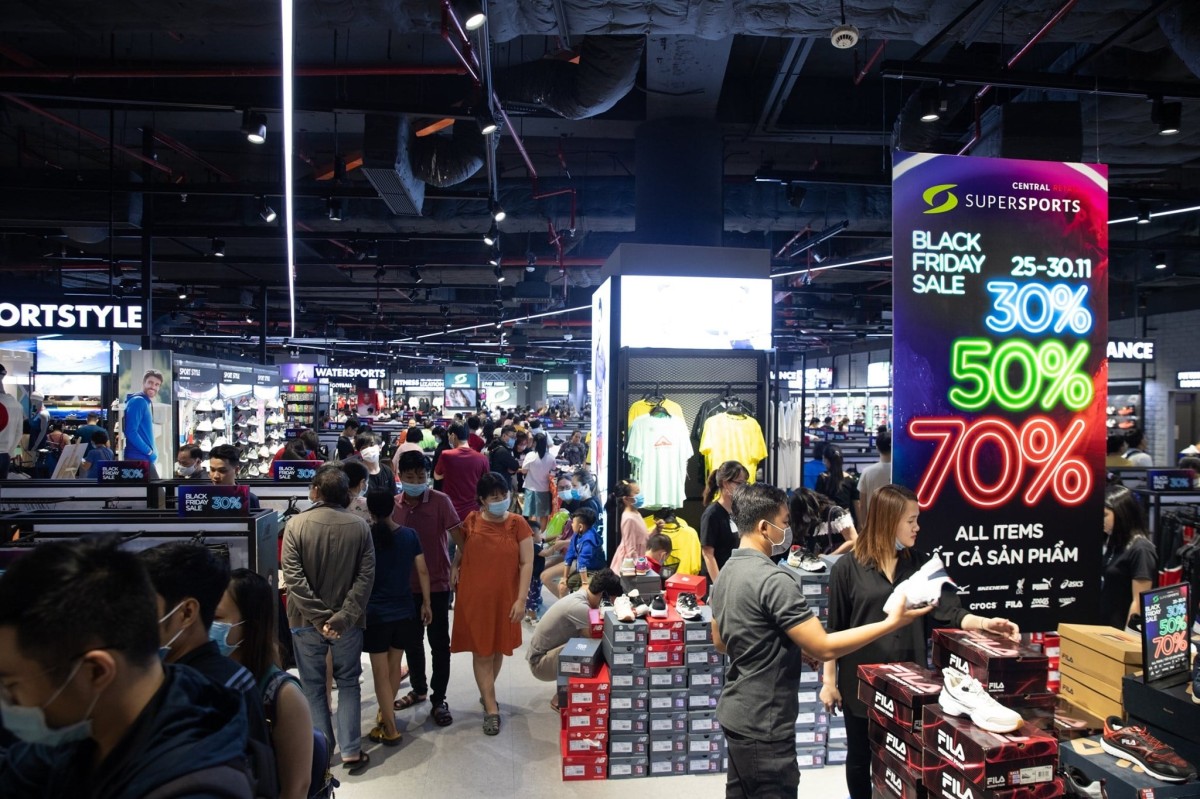 Ví dụ tiêu biểu cho loại mặt bằng này là Robins trong Crescent Mall.