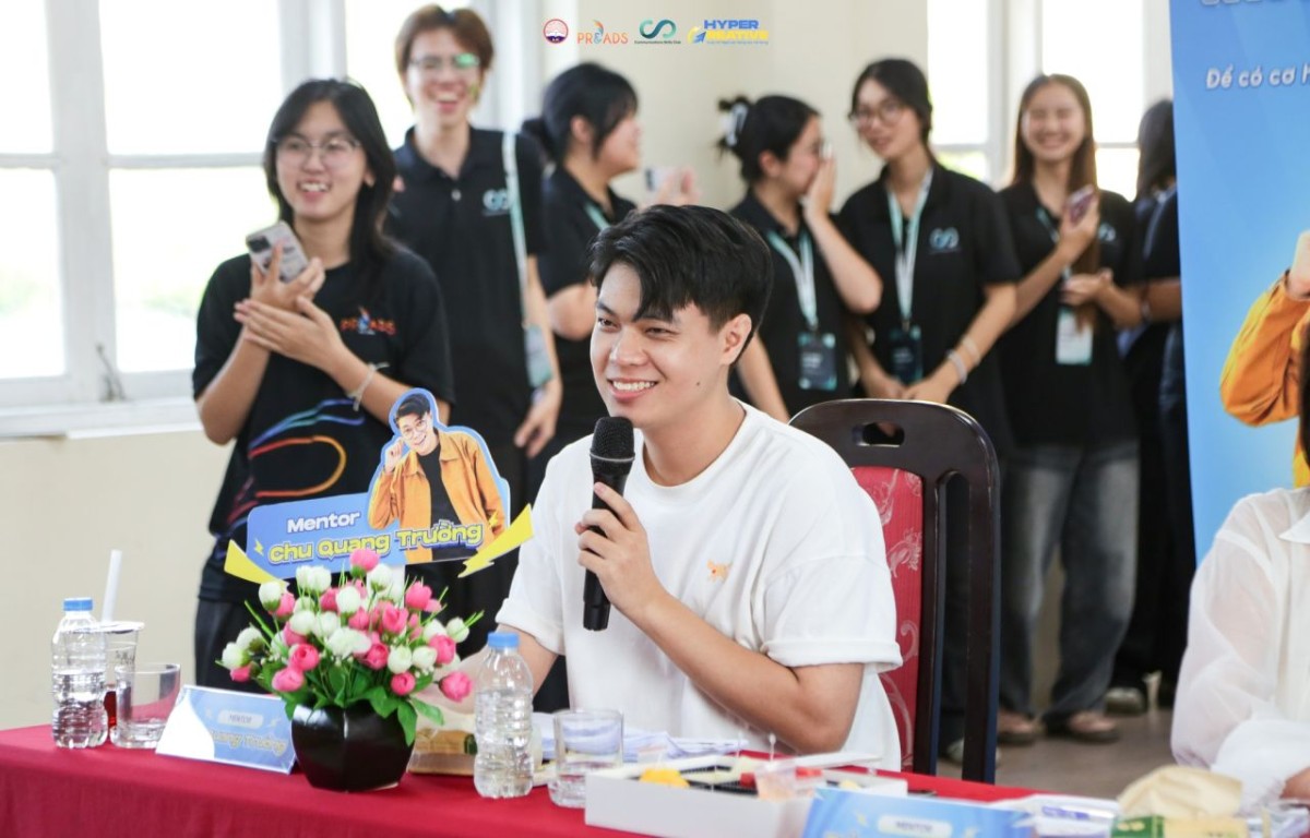 Dàn Mentor đình đám cùng Top 12 sẵn sàng “bật công tắc sáng tạo” tại HyperCreative 2025