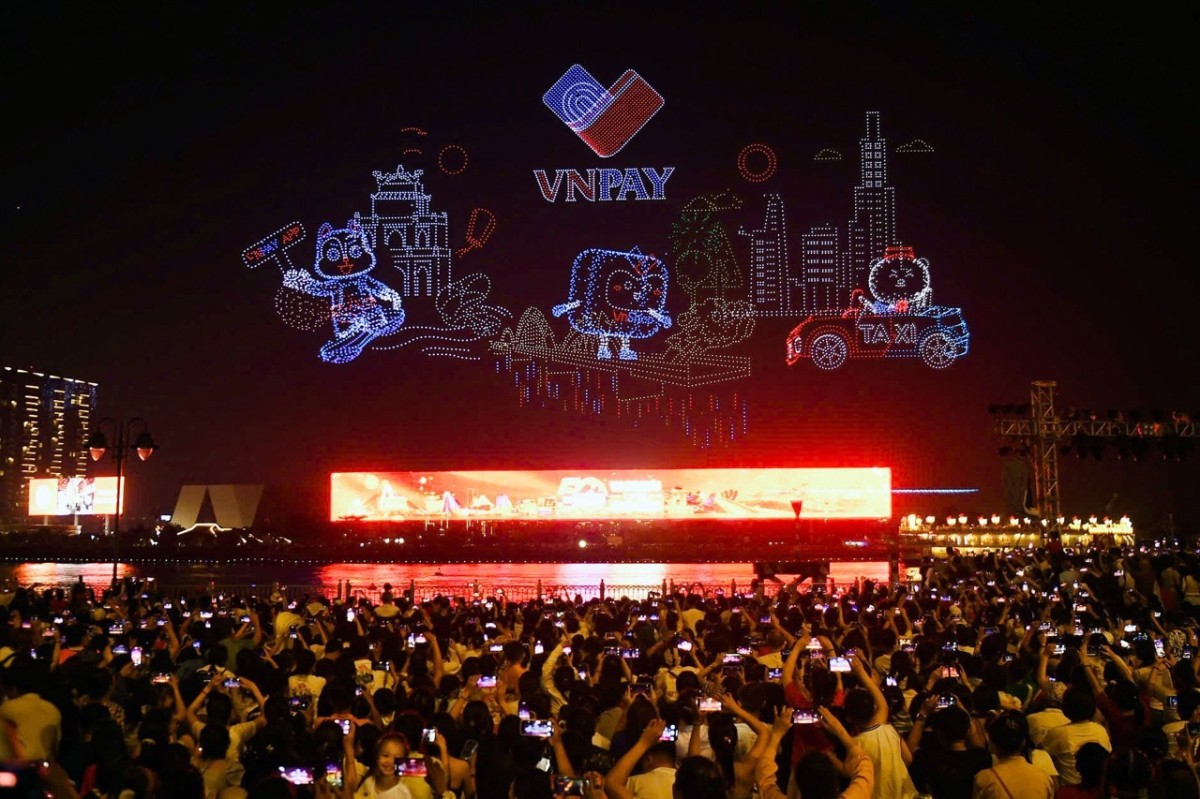 VNPAY lên tiếng sau màn tổng duyệt drone show “dày đặc” quảng cáo