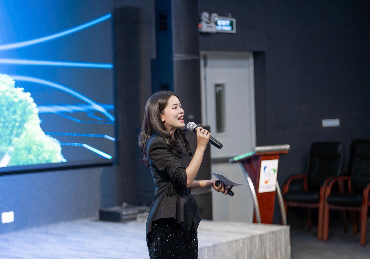 Host V&otilde; Thị Mỹ Duy&ecirc;n - Doanh nh&acirc;n TPHCM ti&ecirc;u biểu 2024 được cho l&agrave; một trong những Host dẫn dắt c&aacute;c chương tr&igrave;nh về khởi nghiệp v&agrave; kinh doanh hấp dẫn nhất hiện nay
