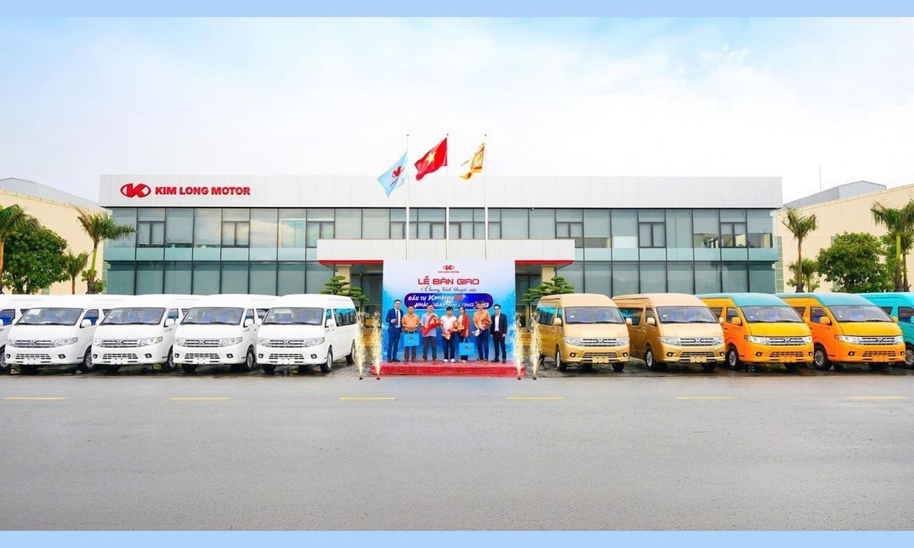 Khách hàng nhận xe Kimlong X9 từ chương trình Đầu tư Kimlong 99