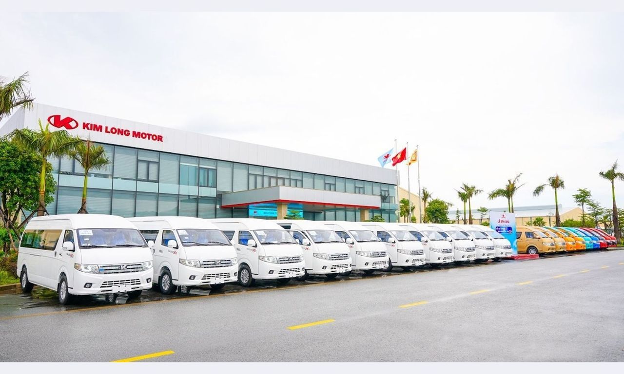 Khách hàng nhận xe Kimlong X9 từ chương trình Đầu tư Kimlong 99