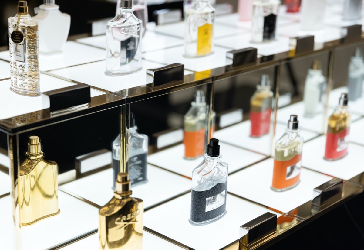 Fashion Updates W46/2025: LVMH xem xét chuyển nhượng 50% cổ phần Fenty Beauty, Kering bán mảng Beauté cho L’Oréal