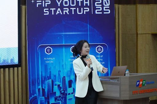 “Thuyết trình để chinh phục cùng ThS. Võ Thị Mỹ Duyên tại Đại học FPT TP.HCM
