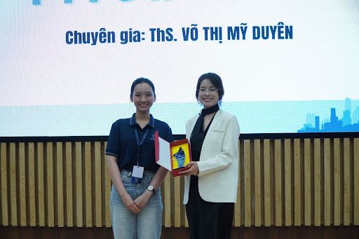 “Thuyết trình để chinh phục cùng ThS. Võ Thị Mỹ Duyên tại Đại học FPT TP.HCM