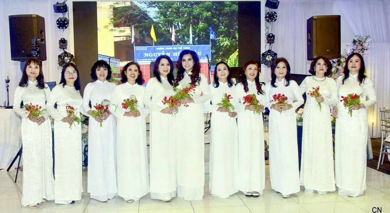 Từ bục giảng đến hành trình thương hiệu: Doanh nhân, Hoa hậu Kim Hồng