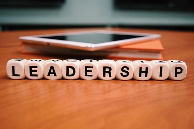 Lắng Nghe Sâu: Ngôn Ngữ Quyền Lực Thầm Lặng Tạo Nên “Charisma” Của Nhà Lãnh Đạo Trong Thời Đại Số