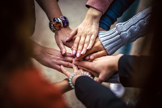 Lắng Nghe Sâu: Ngôn Ngữ Quyền Lực Thầm Lặng Tạo Nên “Charisma” Của Nhà Lãnh Đạo Trong Thời Đại Số