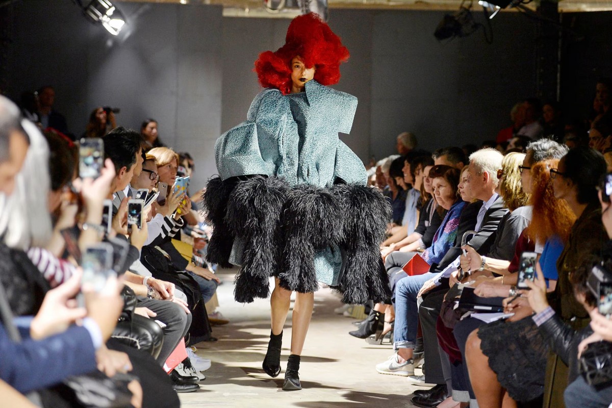 Fashion Icon #36: Rei Kawakubo – Phá cấu trúc, phản thời trang và thông điệp cất lên trong im lặng