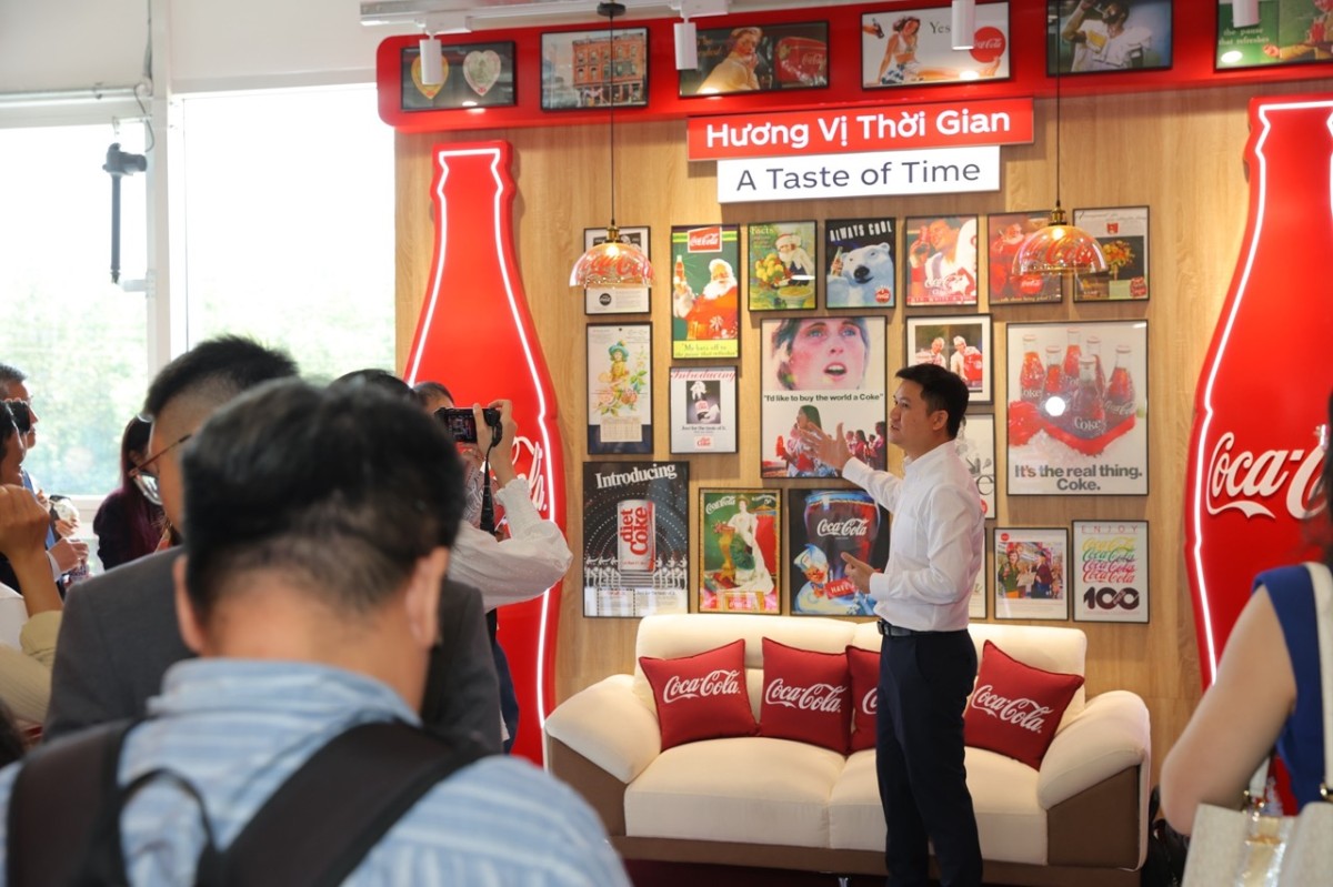 Công ty Coca-Cola Việt Nam xác lập kỷ lục với tác phẩm nghệ thuật từ bao bì nhựa tái chế