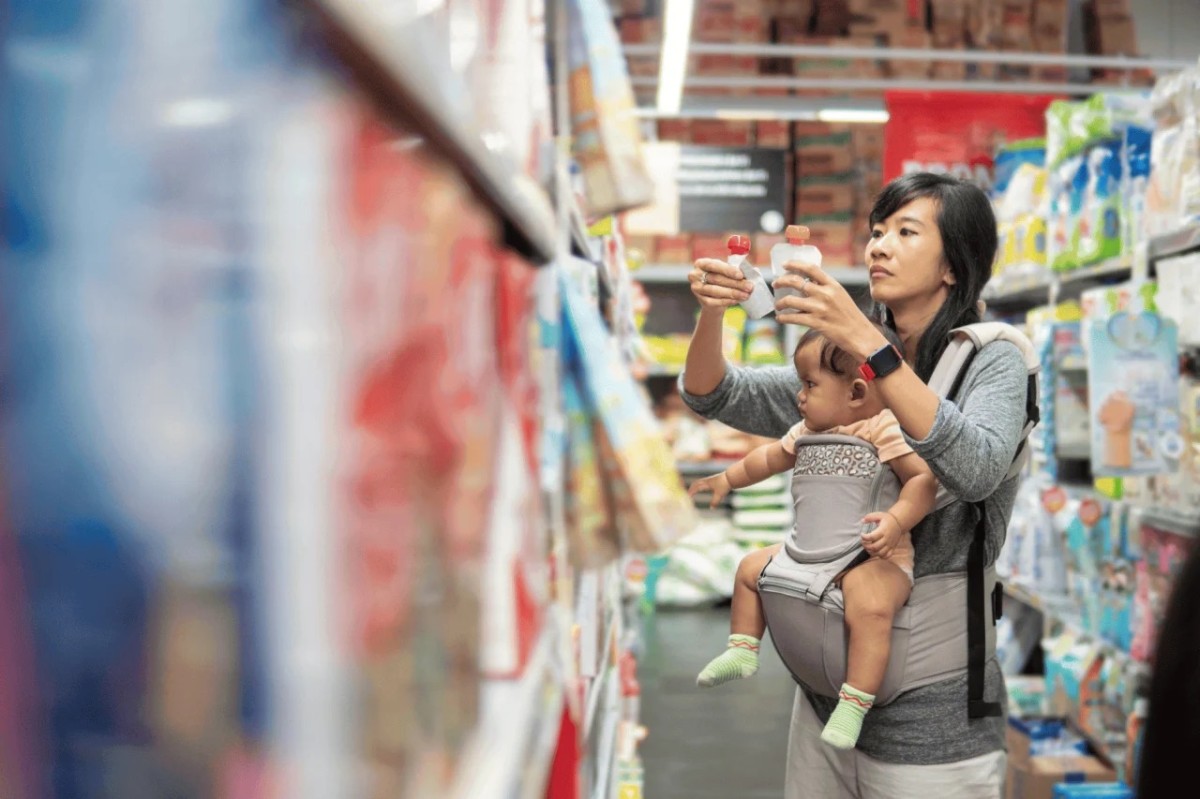 Hành vi mua sắm ngành hàng Mẹ và Bé 2025: Xu hướng mới từ phụ huynh trẻ