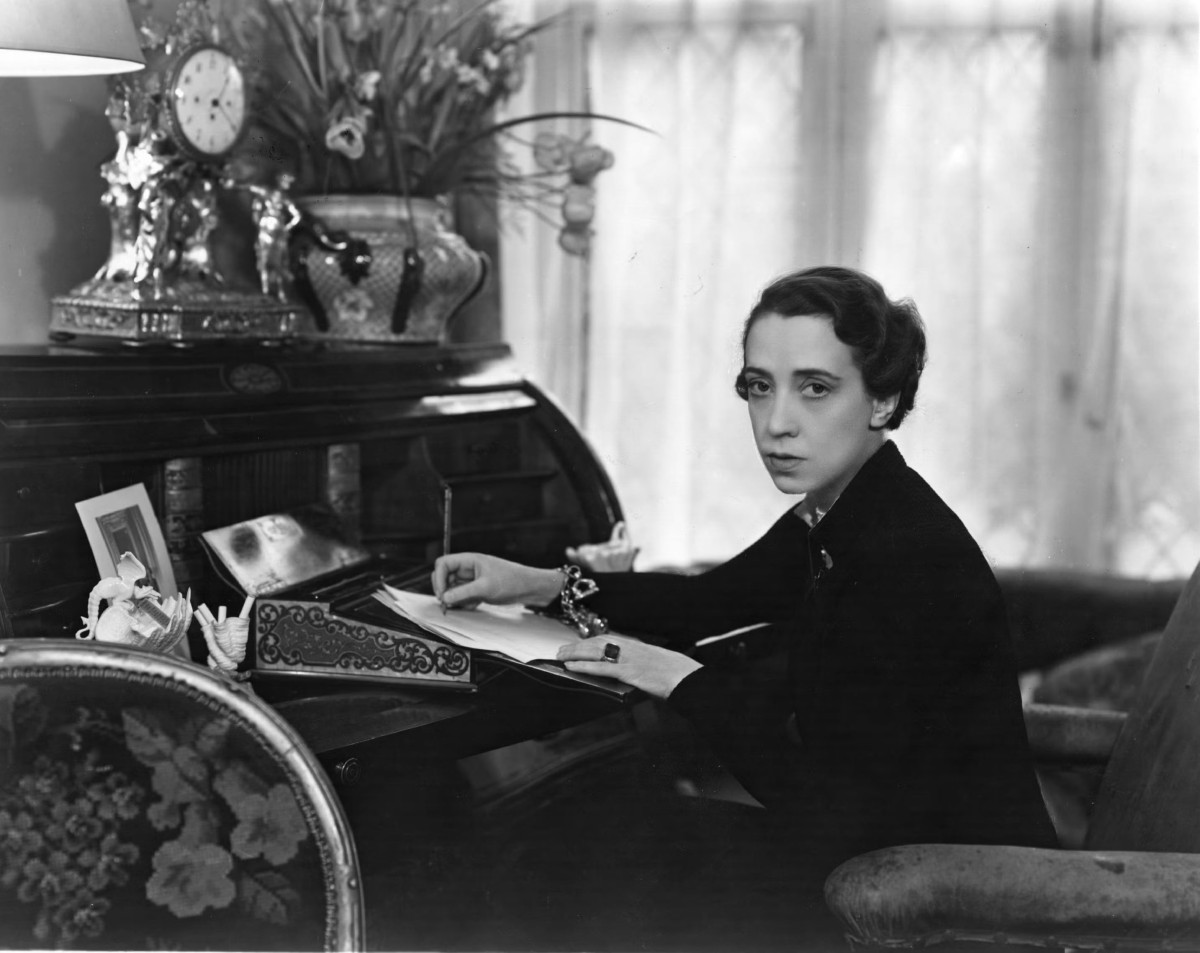 Fashion Icon #38: Elsa Schiaparelli – Kiến trúc sư của thời trang siêu thực và tư duy phá vỡ giới hạn