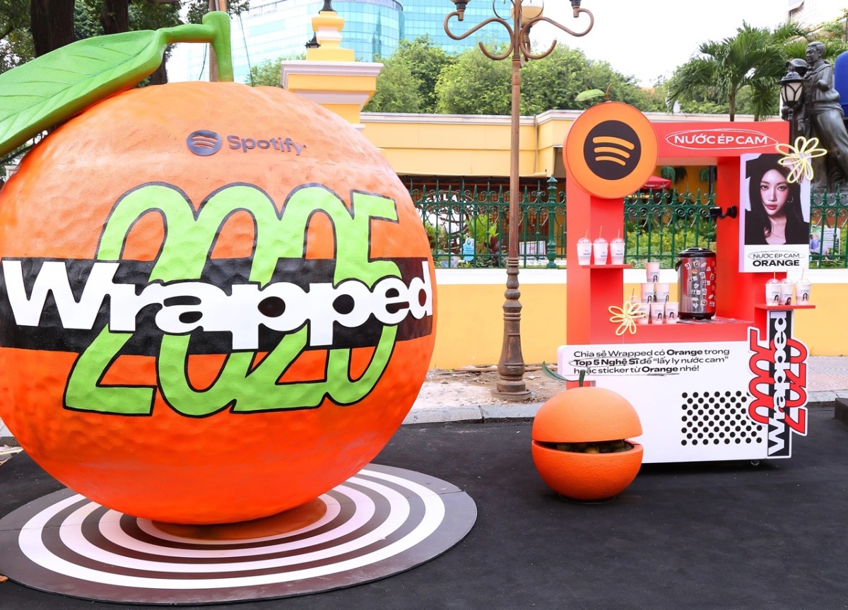 “Cho chị ly nước cam” – Happiness Saigon đưa văn hoá mạng Việt Nam ra đời thực qua “Spotify Wrapped 2025”