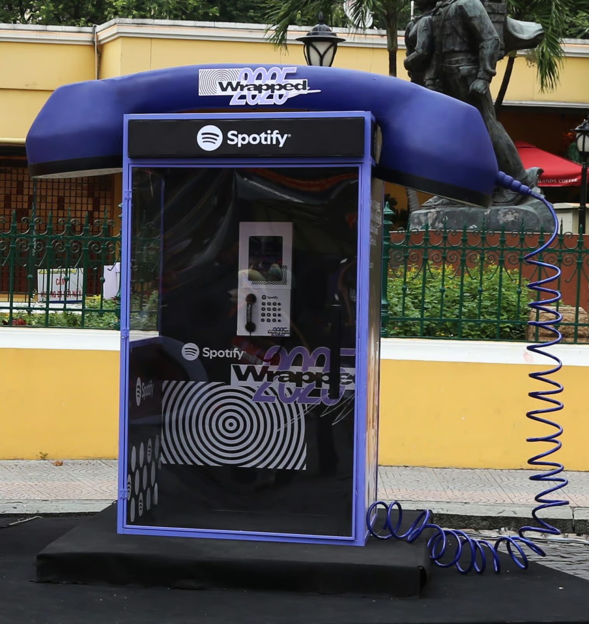 “Cho chị ly nước cam” – Happiness Saigon đưa văn hoá mạng Việt Nam ra đời thực qua “Spotify Wrapped 2025”
