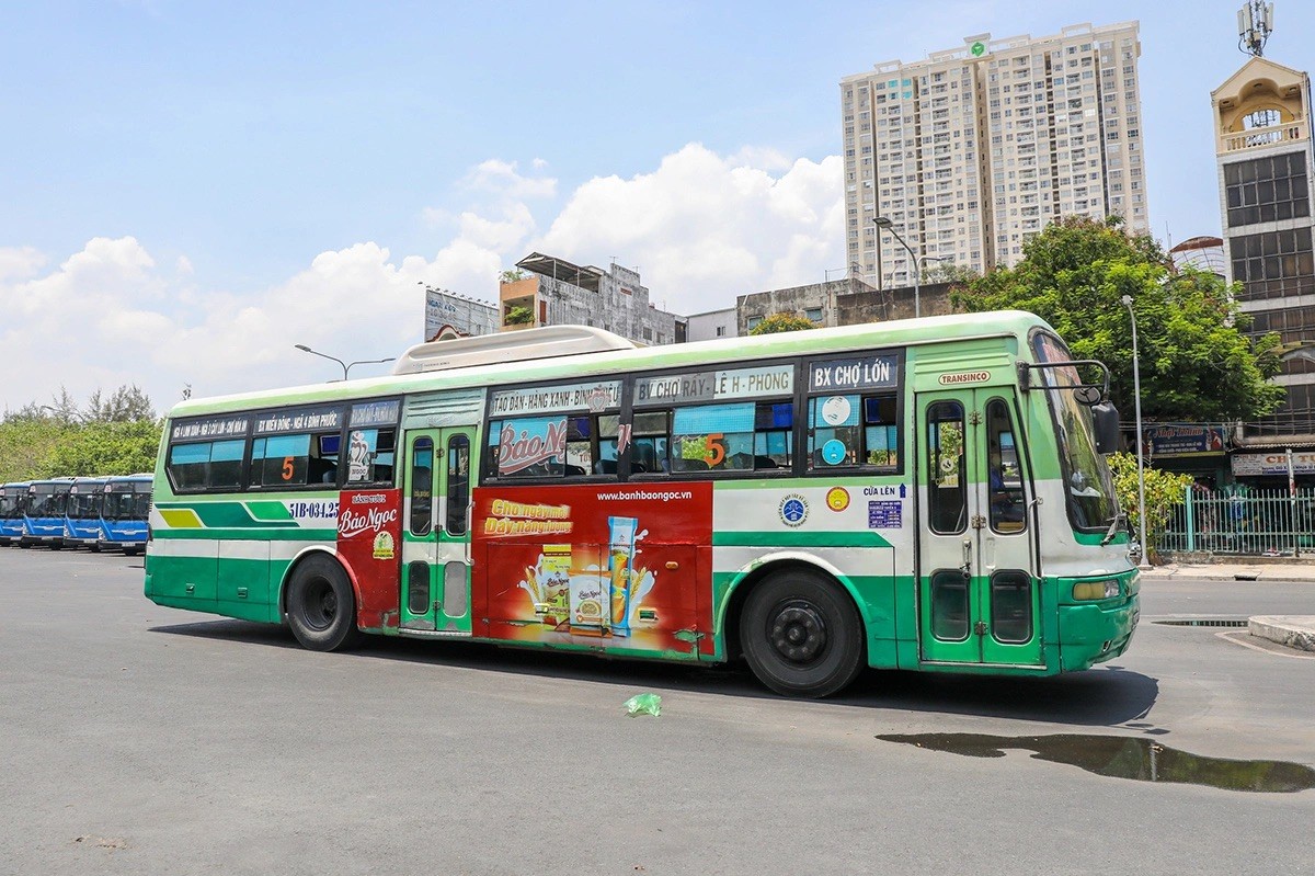 Đằng sau những tấm pano di động: 5 sự thật bất ngờ về quảng cáo xe buýt tại Việt Nam
