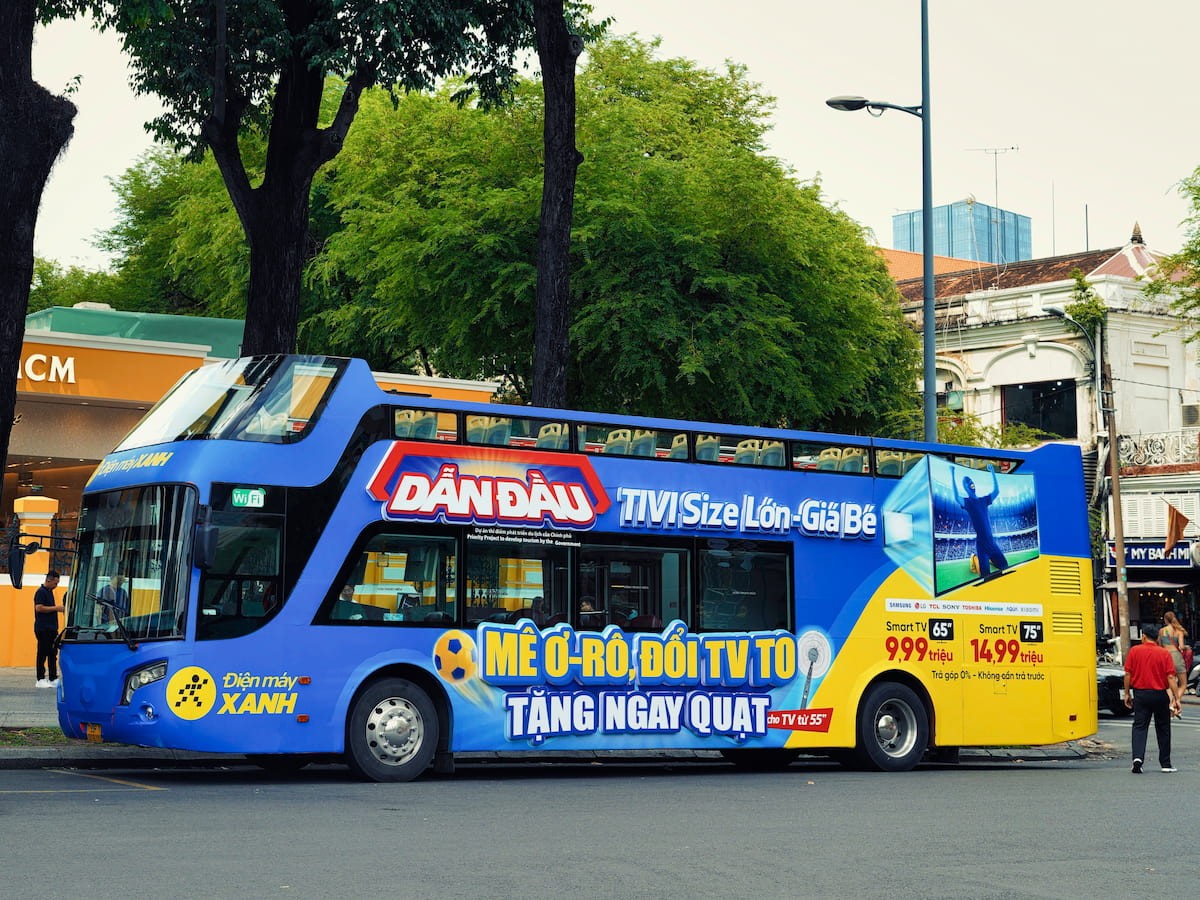 Đằng sau những tấm pano di động: 5 sự thật bất ngờ về quảng cáo xe buýt tại Việt Nam