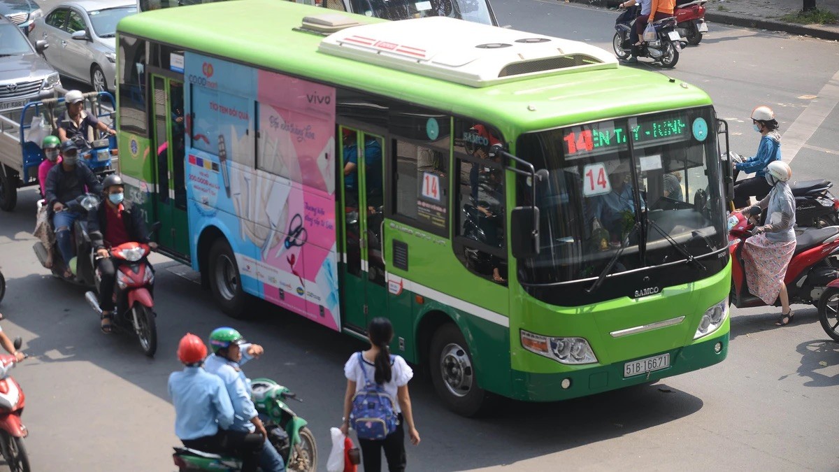 Đằng sau những tấm pano di động: 5 sự thật bất ngờ về quảng cáo xe buýt tại Việt Nam
