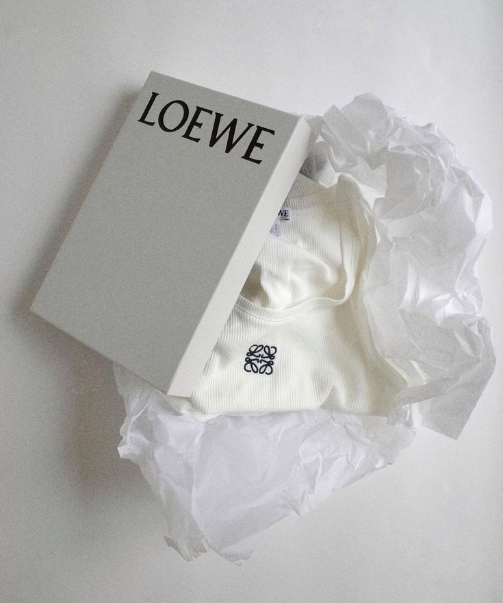 Fashion Branding: Một bộ packaging đầy đủ gồm có những gì?