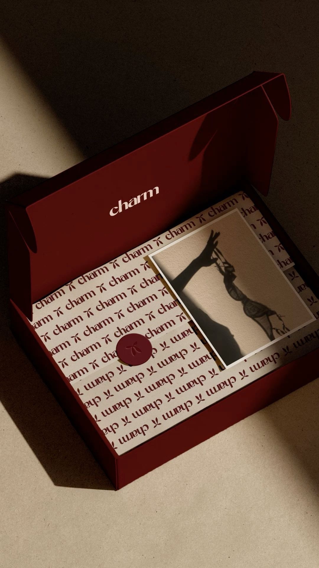 Fashion Branding: Một bộ packaging đầy đủ gồm có những gì?