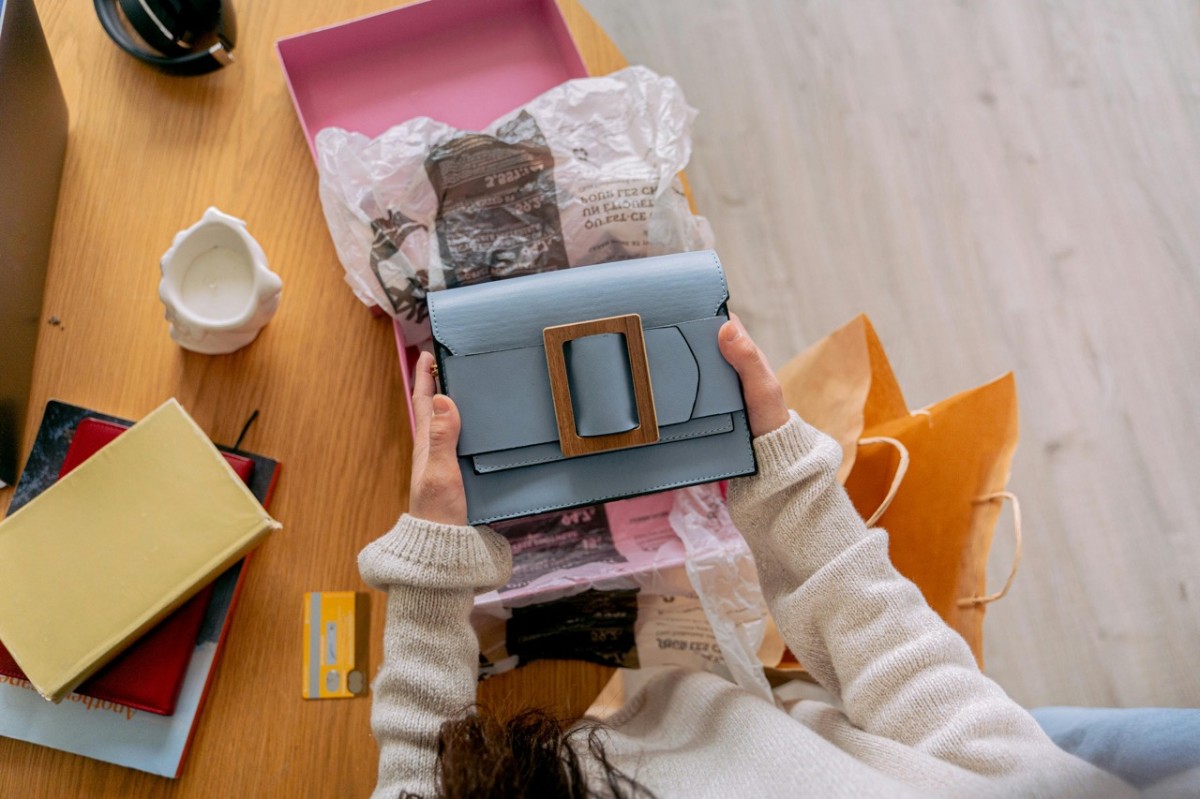 Fashion Branding: Một bộ packaging đầy đủ gồm có những gì?