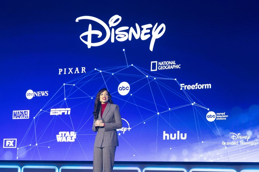Brand Updates W4/2026: Sony bán một phần mảng TV cho TCL, Decorté gia nhập thị trường Việt Nam