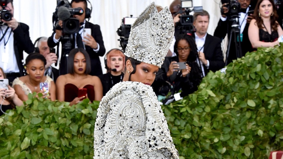 Phía sau thảm đỏ Met Gala: Từ bài toán ROI triệu đô đến chiến lược “thống trị” văn hóa đại chúng